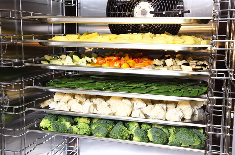 Продукты в камере шоковой заморозки ШОК-10-1/1