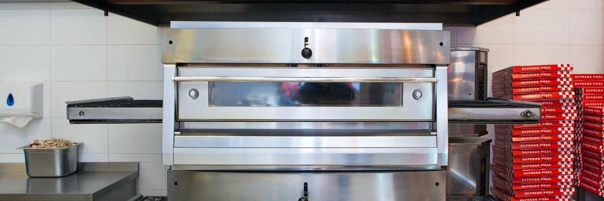 Промышленная пицца-печь в ресторане Промышленная пицца-печь в ресторане